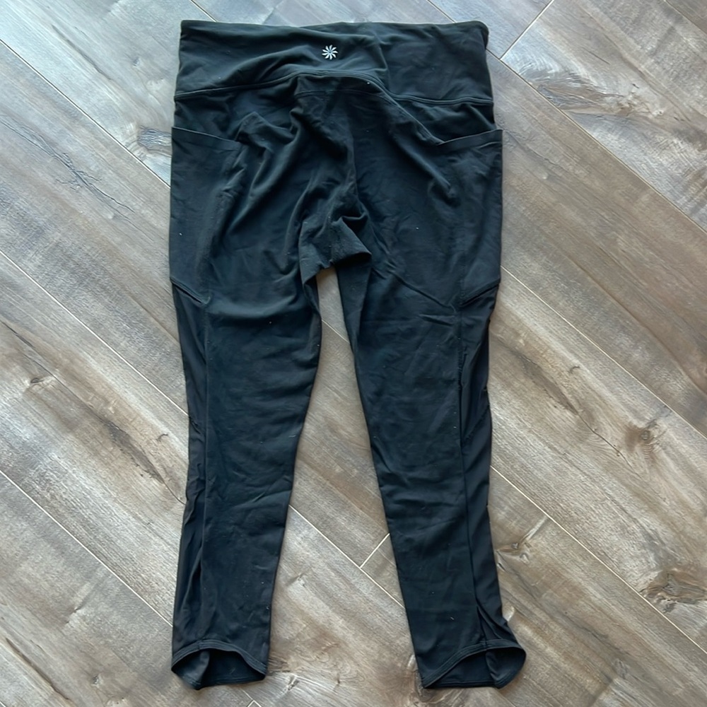 Athleta leggings with mesh sides and pockets
